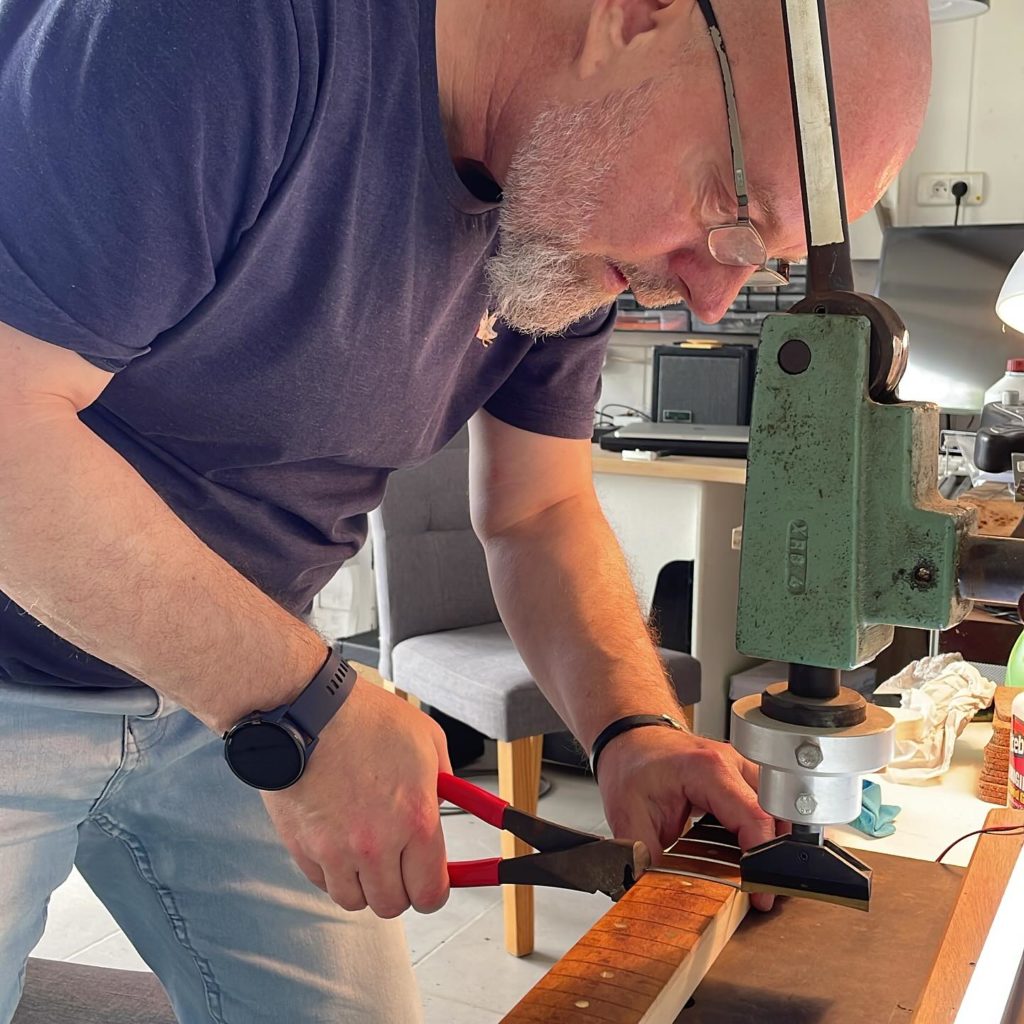 luthier Ariège formation lutherie guitare