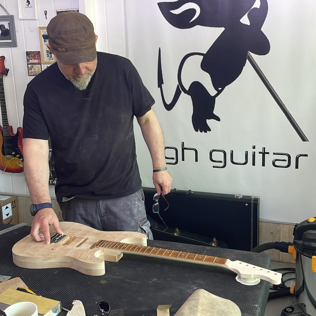 luthier Ariège formation lutherie guitare