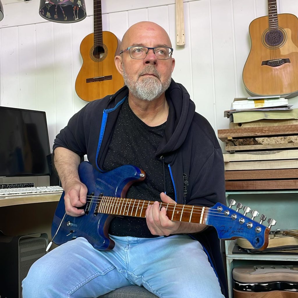 luthier Ariège formation lutherie guitare