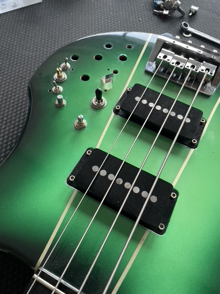 luthier Aude basse Vigier préamplificateur basse upgrade fgh guitar