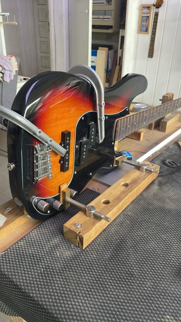 luthier ariège aude heure Garonne tender guitare basse